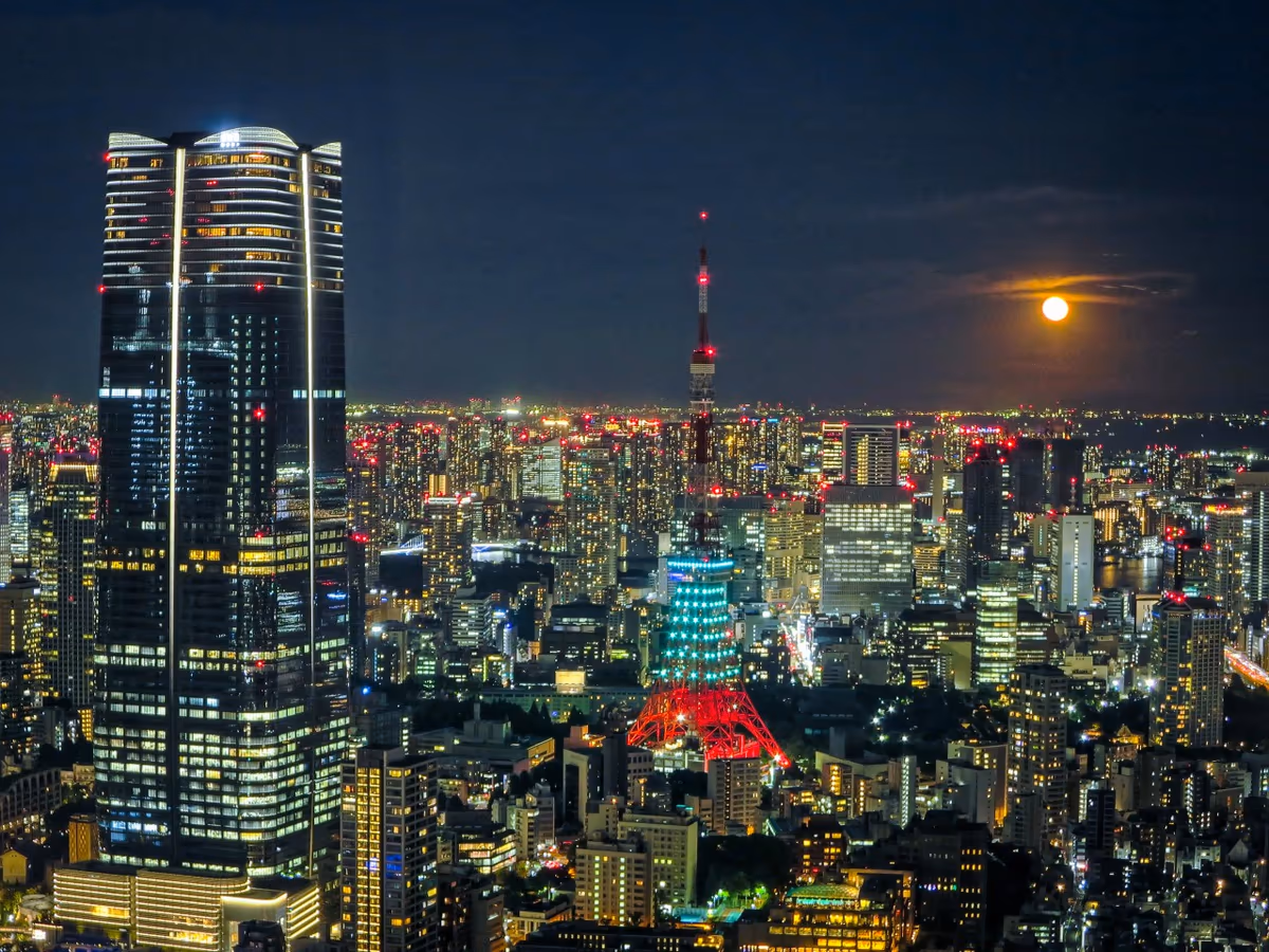 投稿写真：麻布台ヒルズと東京タワーと満月