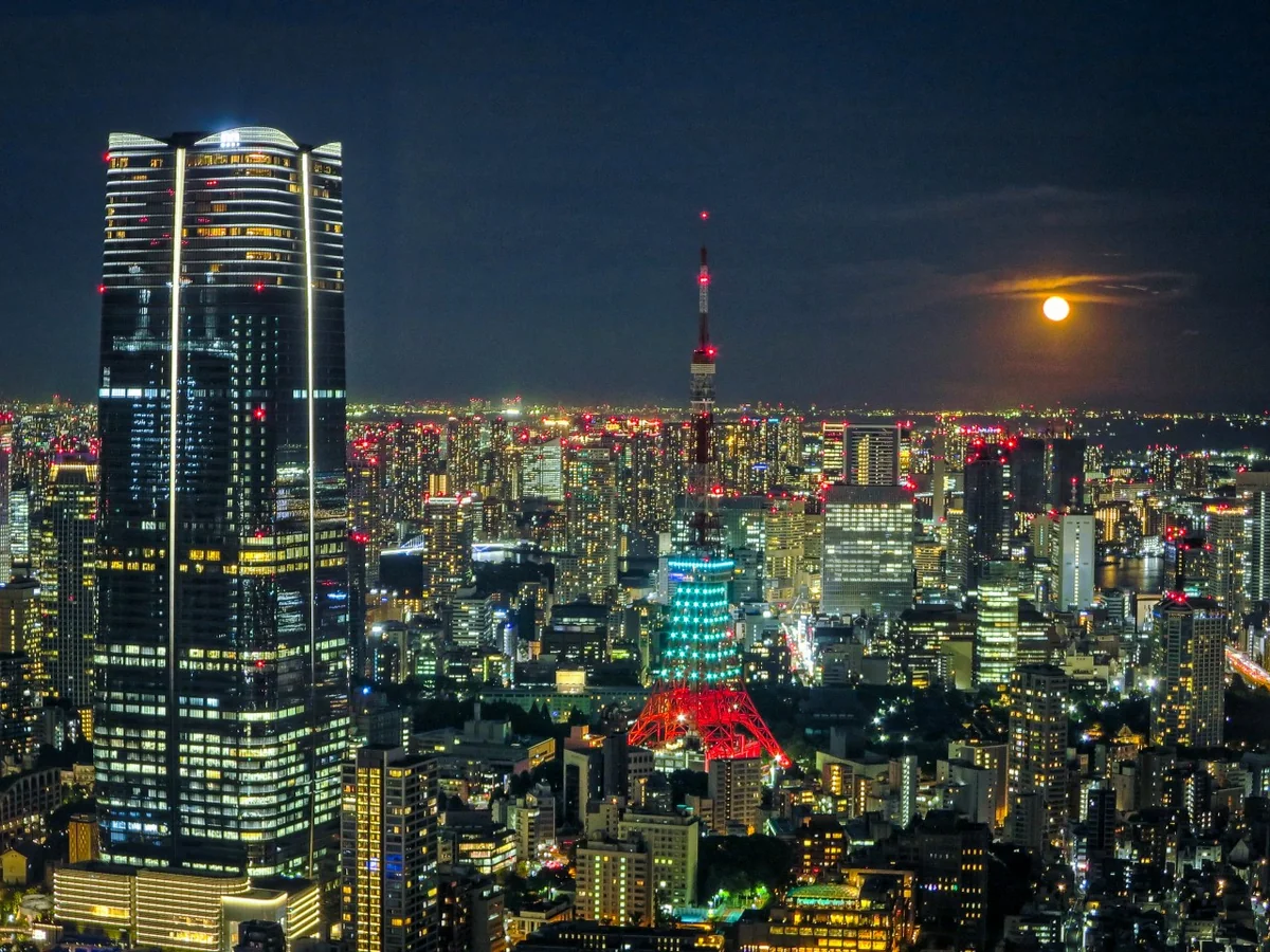 投稿写真：麻布台ヒルズと東京タワーと満月