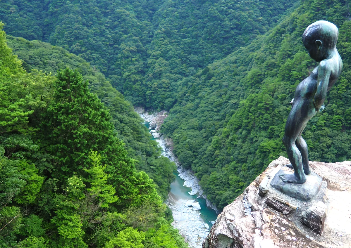 投稿写真：絶景を見ながら立ち小便（祖谷峡の小便小僧）