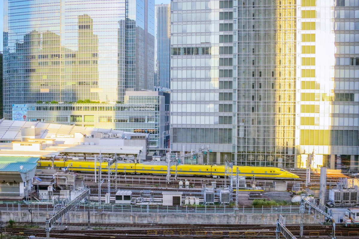投稿写真：東京駅を出発する回送ドクターイエロー