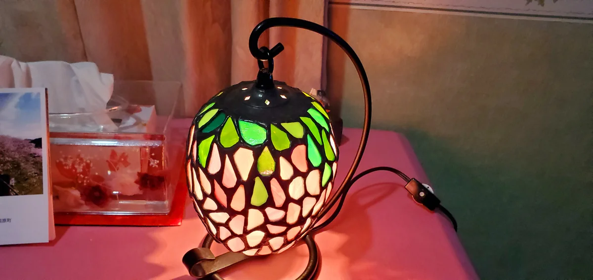 投稿写真：藤の花のステンドグラス