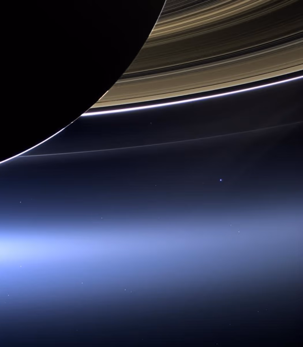 投稿写真：土星探査機カッシーニが撮影した地球