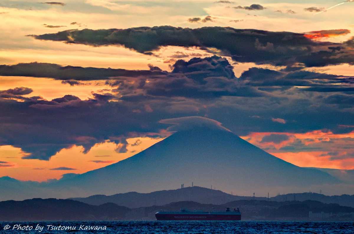 投稿写真：「かさ雲踊る、房総夕富士の情景」
