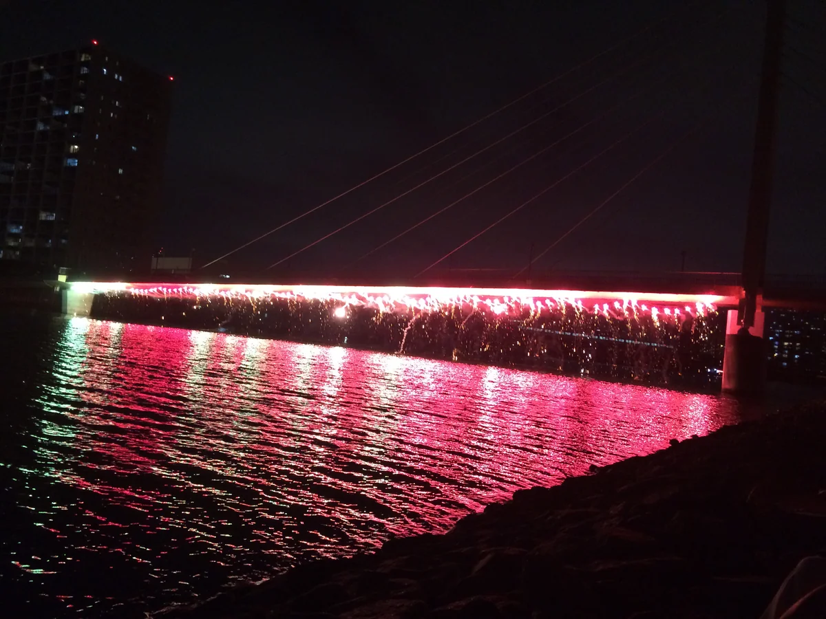 投稿写真：運河を渡る歩道橋がナイアガラの滝に🎵