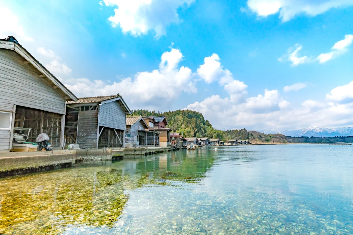 投稿写真：加茂湖の湖畔にある舟小屋