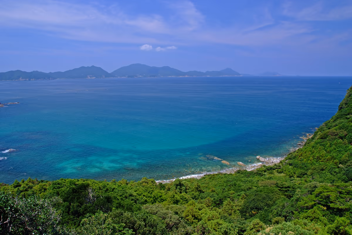投稿写真：紺碧の海へ