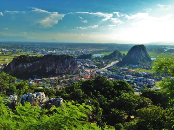 投稿：ベトナム 五行山(The Marble Mountains)