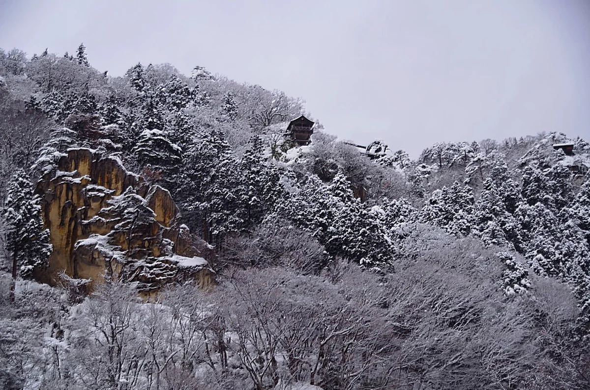 投稿写真：雪の山寺