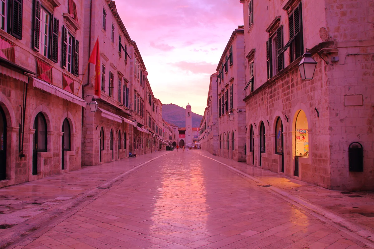 投稿写真：朝のプラッツァ通り