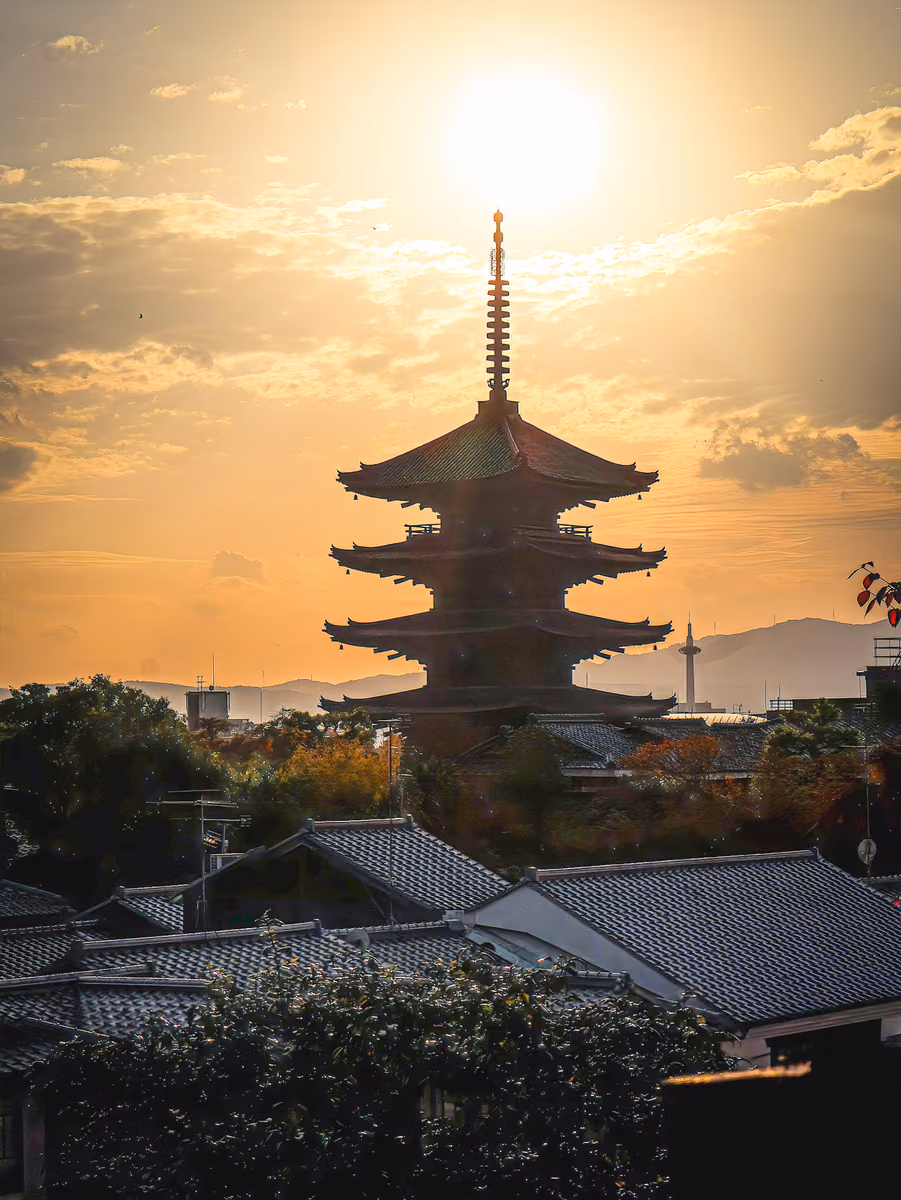 投稿写真：古都を染める茜光〜京都・八坂の塔〜