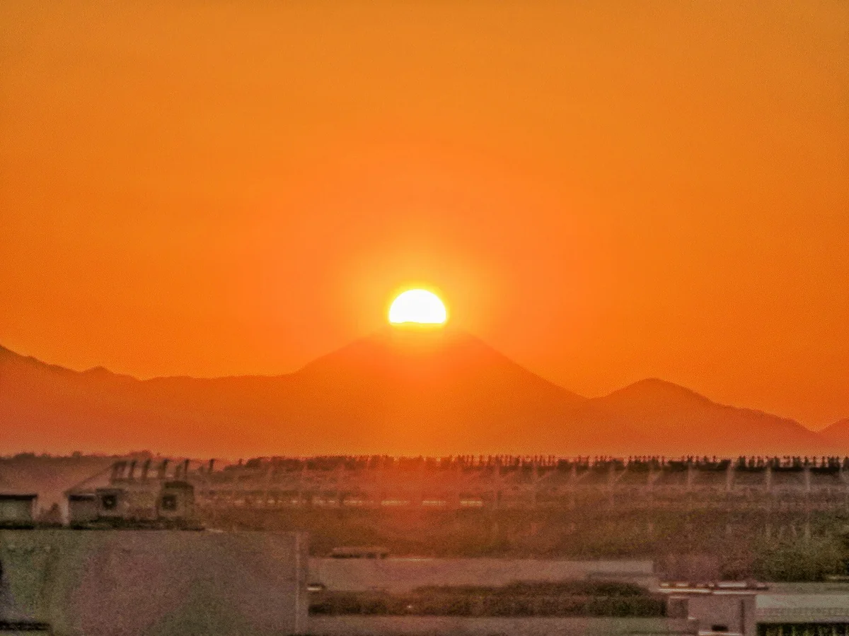 投稿写真：味スタ越しのダイヤモンド富士