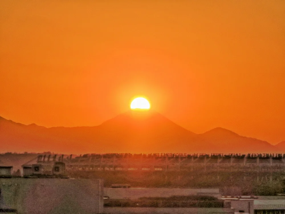 投稿写真：味スタ越しのダイヤモンド富士