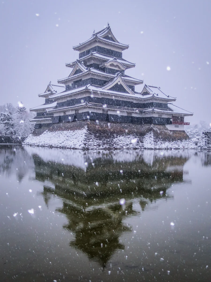 投稿写真：雪の松本城のリフレクション