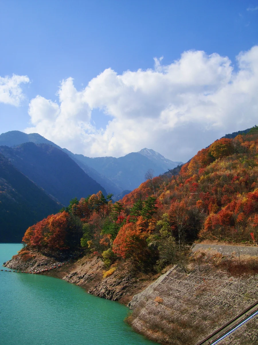 投稿写真：エメラルドグリーンの龍神湖