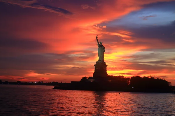 投稿：夕焼けのニューヨーク自由の女神