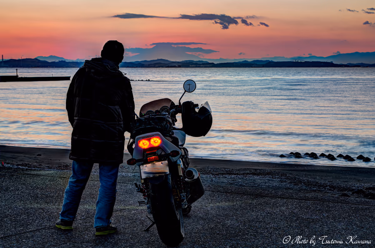 投稿写真：夕富士を遠くに見ゆ、たそがれライダー