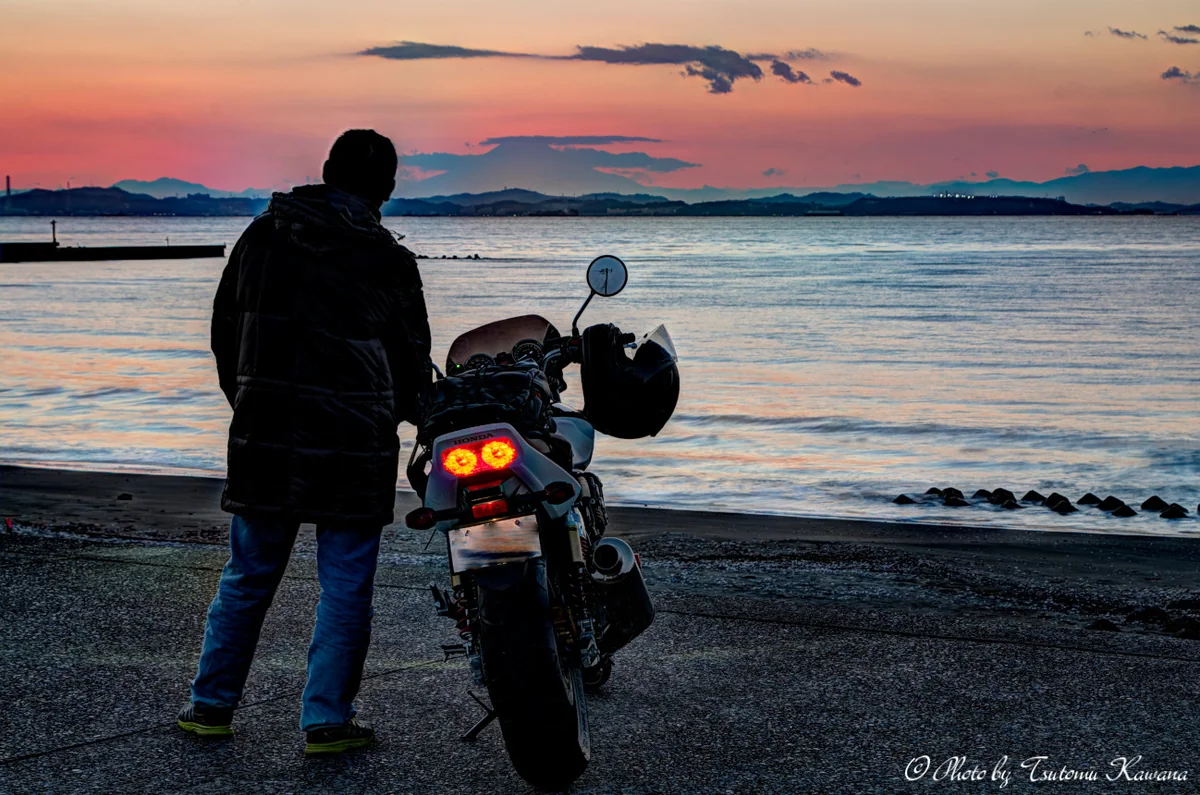 投稿写真：夕富士を遠くに見ゆ、たそがれライダー