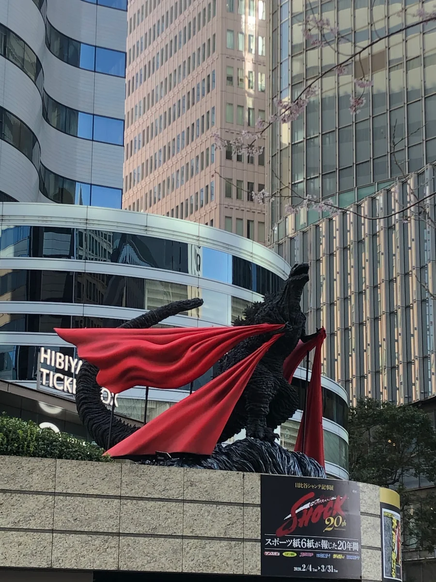 投稿写真：桜とゴジラ