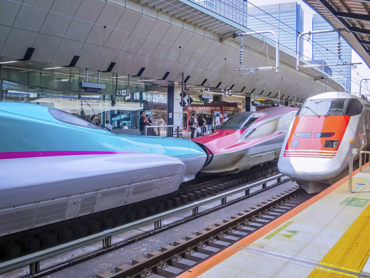 投稿写真：東京駅を発車するイーストアイ