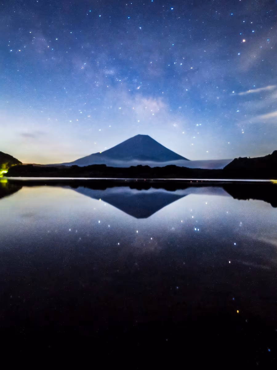投稿写真：富士山と天の川とさそり座のリフレクション