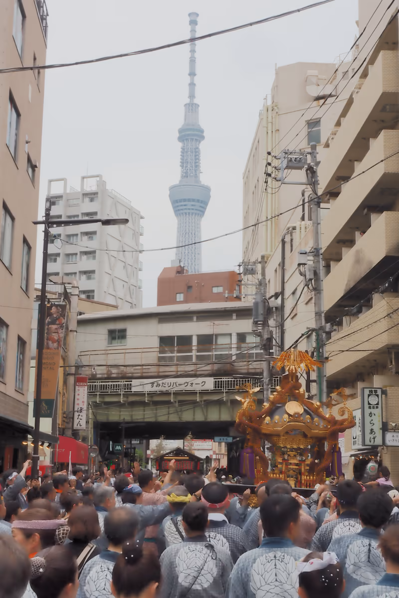 投稿写真：スカイツリーと神輿