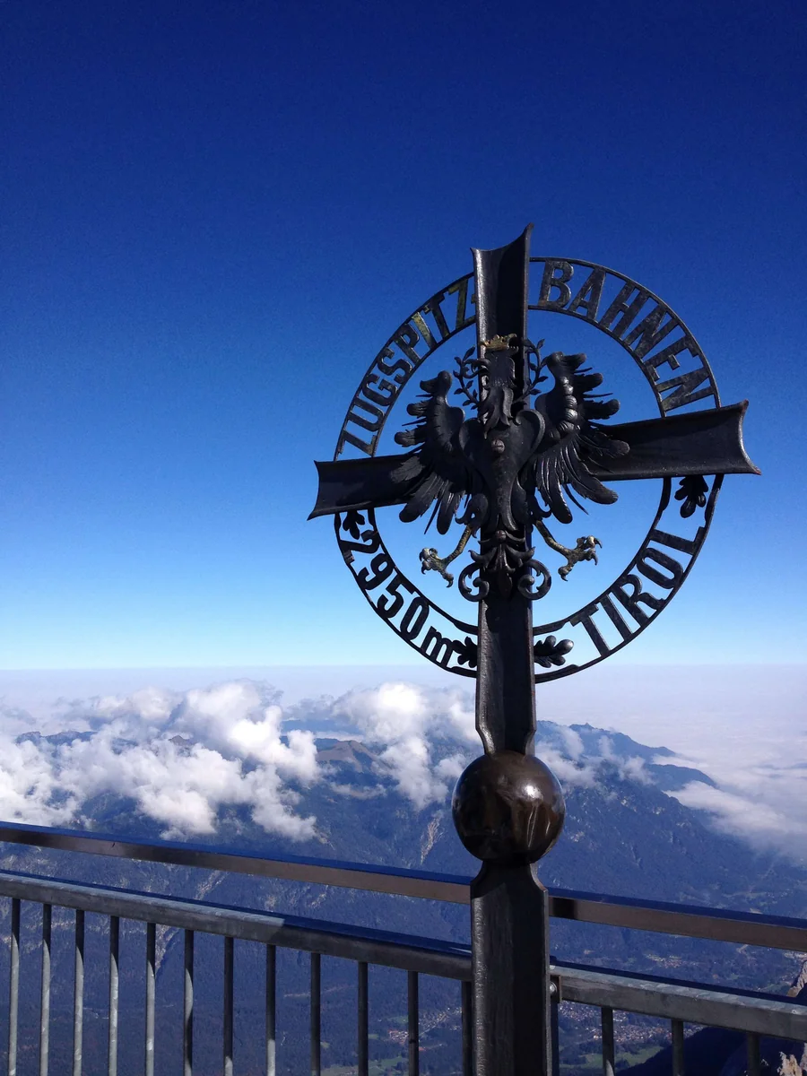 投稿写真：山頂の国境