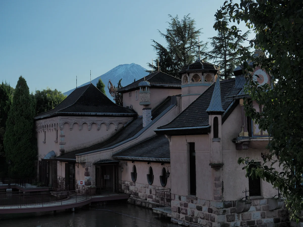 投稿写真：富士山と洋風の館