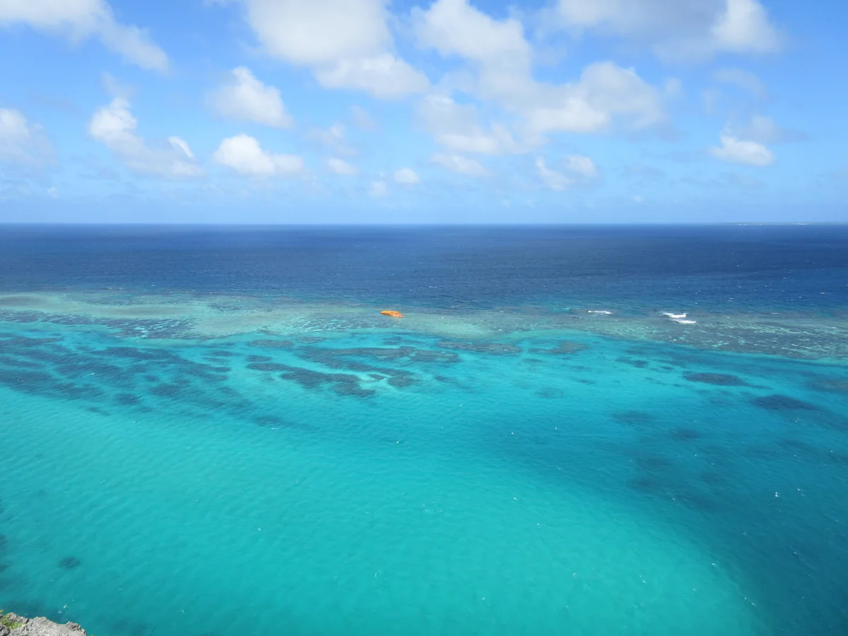 投稿写真：イグアナ岩からの座礁船