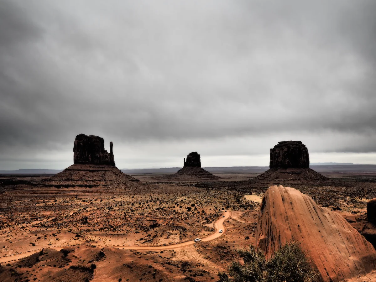 投稿写真：曇天のモニュメントバレー