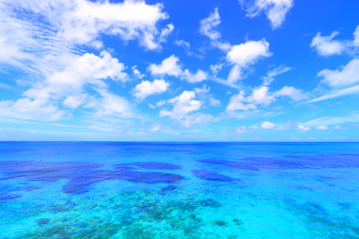 投稿写真：空と海と珊瑚礁