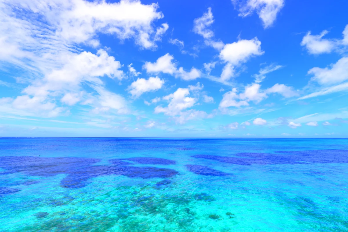 投稿写真：空と海と珊瑚礁